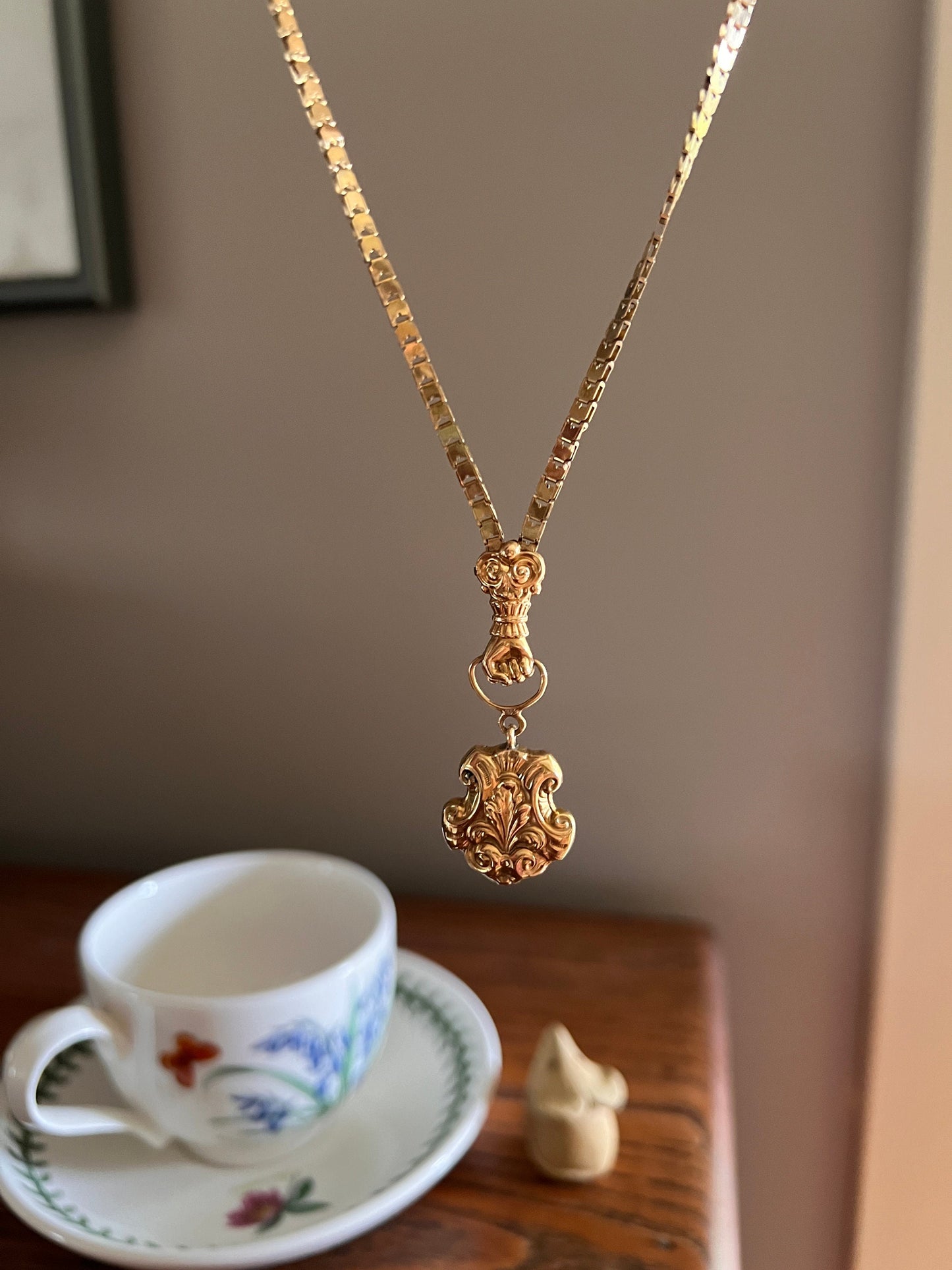 FIST French Antique VICTORIAN 15 3/4 Necklace Chain with Pendant 9.11g 18k Gold Figural Shimmering Book Link Hand Figa Neckmess Neckstack