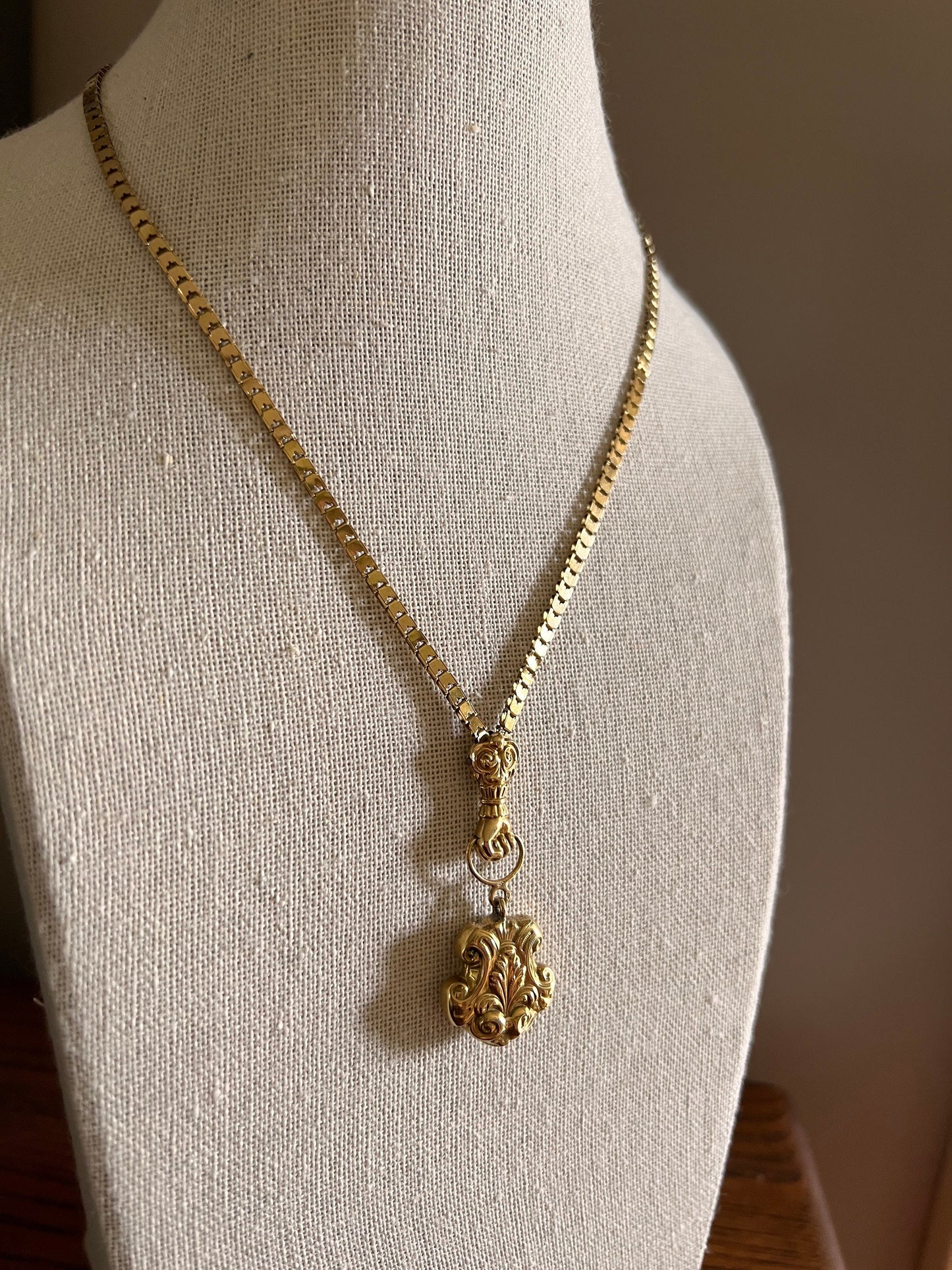 FIST French Antique VICTORIAN 15 3/4 Necklace Chain with Pendant 9.11g 18k Gold Figural Shimmering Book Link Hand Figa Neckmess Neckstack