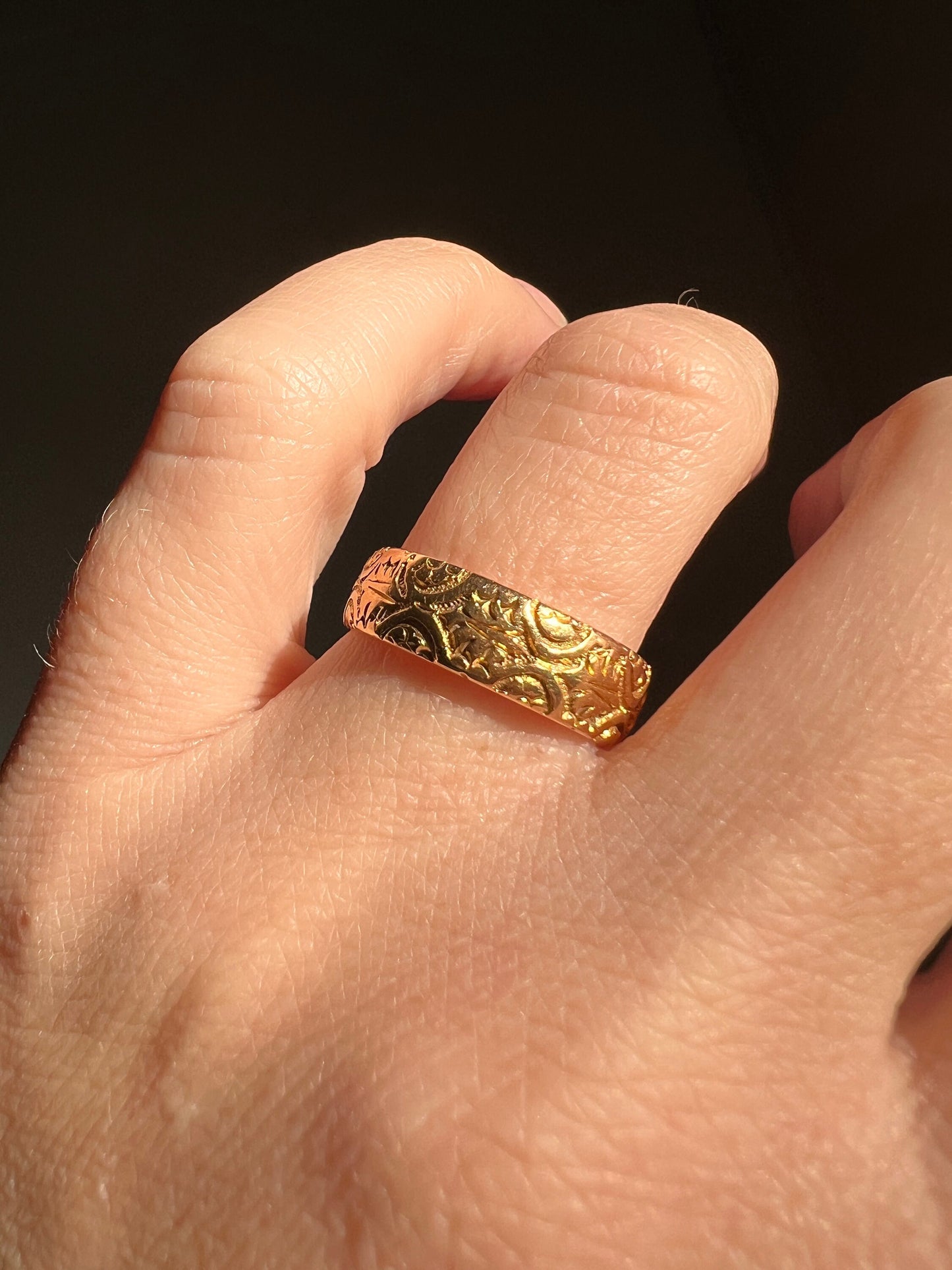 Victorian c1881 Antique 18k GOLD Embossed Wide Band Ring Palm Leaf Engravings Glowing Texture Romantic Gift Stacker Wedding Chunky Palmette