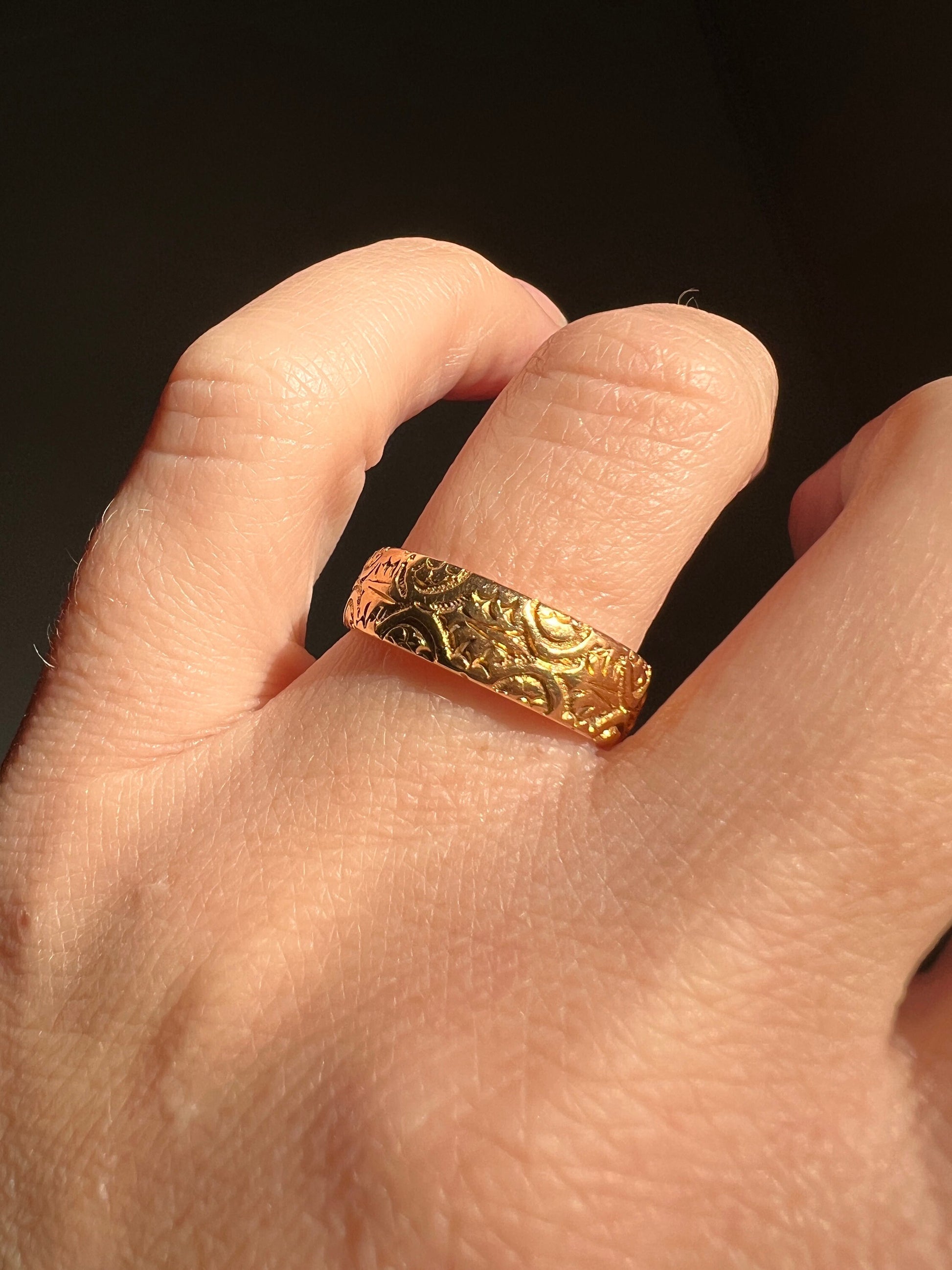 Victorian c1881 Antique 18k GOLD Embossed Wide Band Ring Palm Leaf Engravings Glowing Texture Romantic Gift Stacker Wedding Chunky Palmette