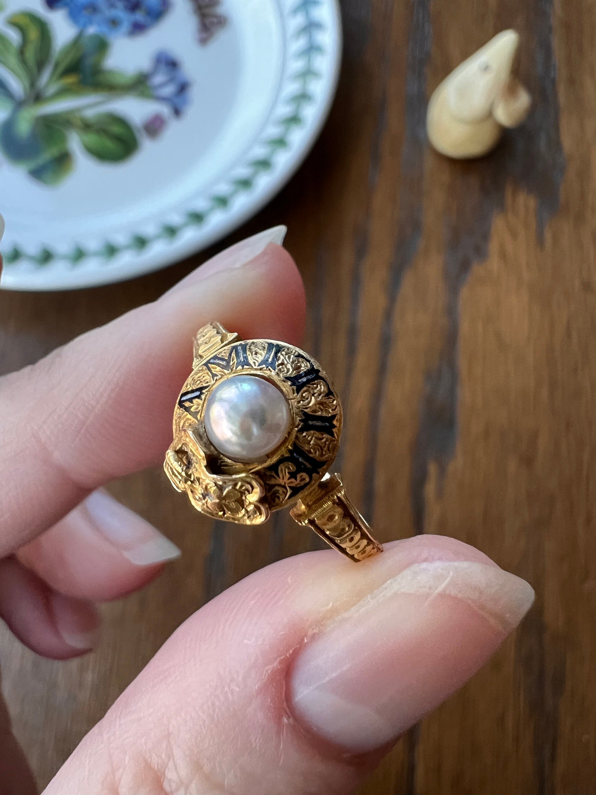 Antique " FRIENDSHIP " French Amitie Buckle Halo Ring Pearl Black Enamel 18k Gold Victorian Belle Epoque Romantic Gift Figural Ornate Words