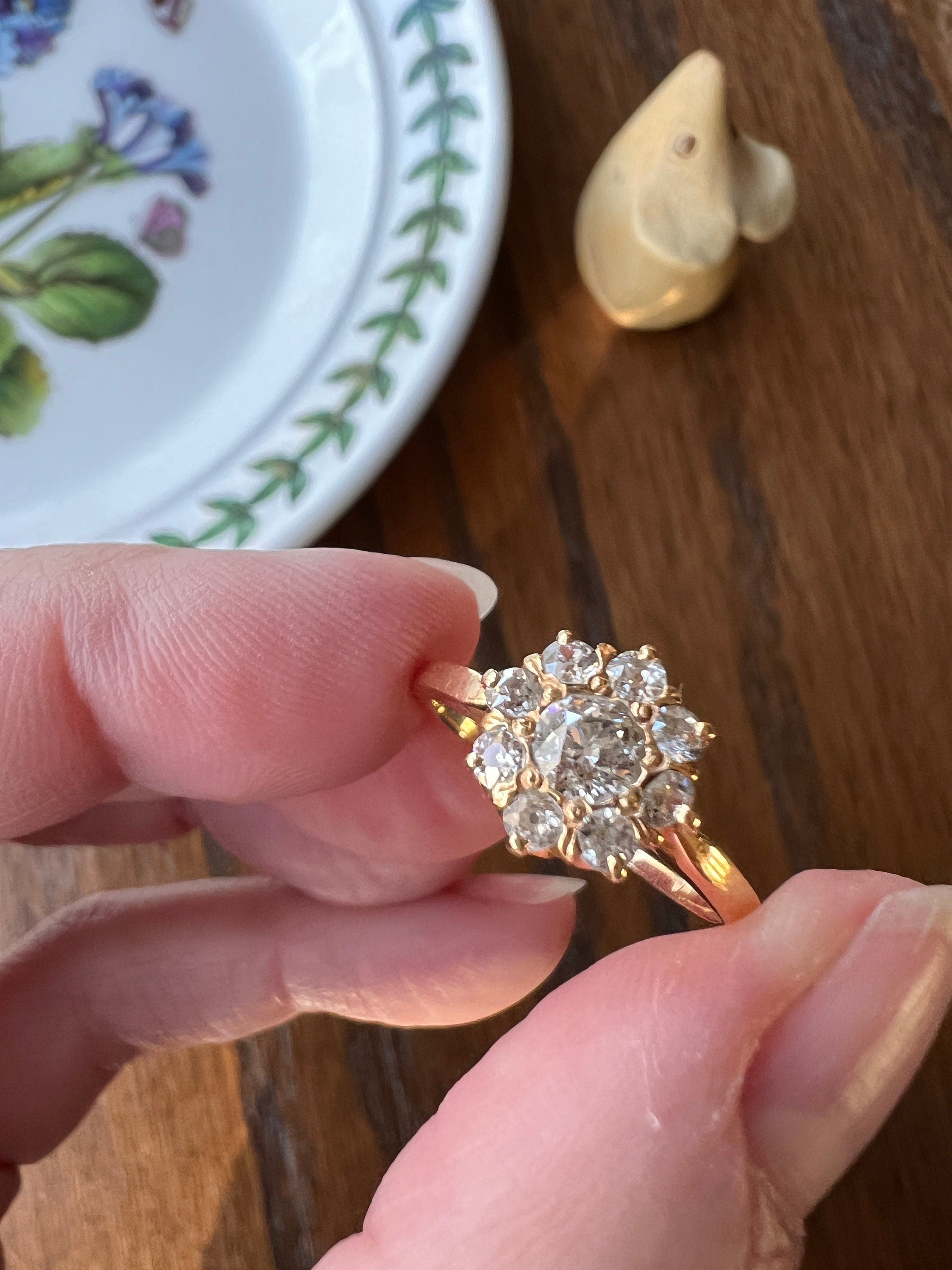 Daisy shaped hot sale diamond ring