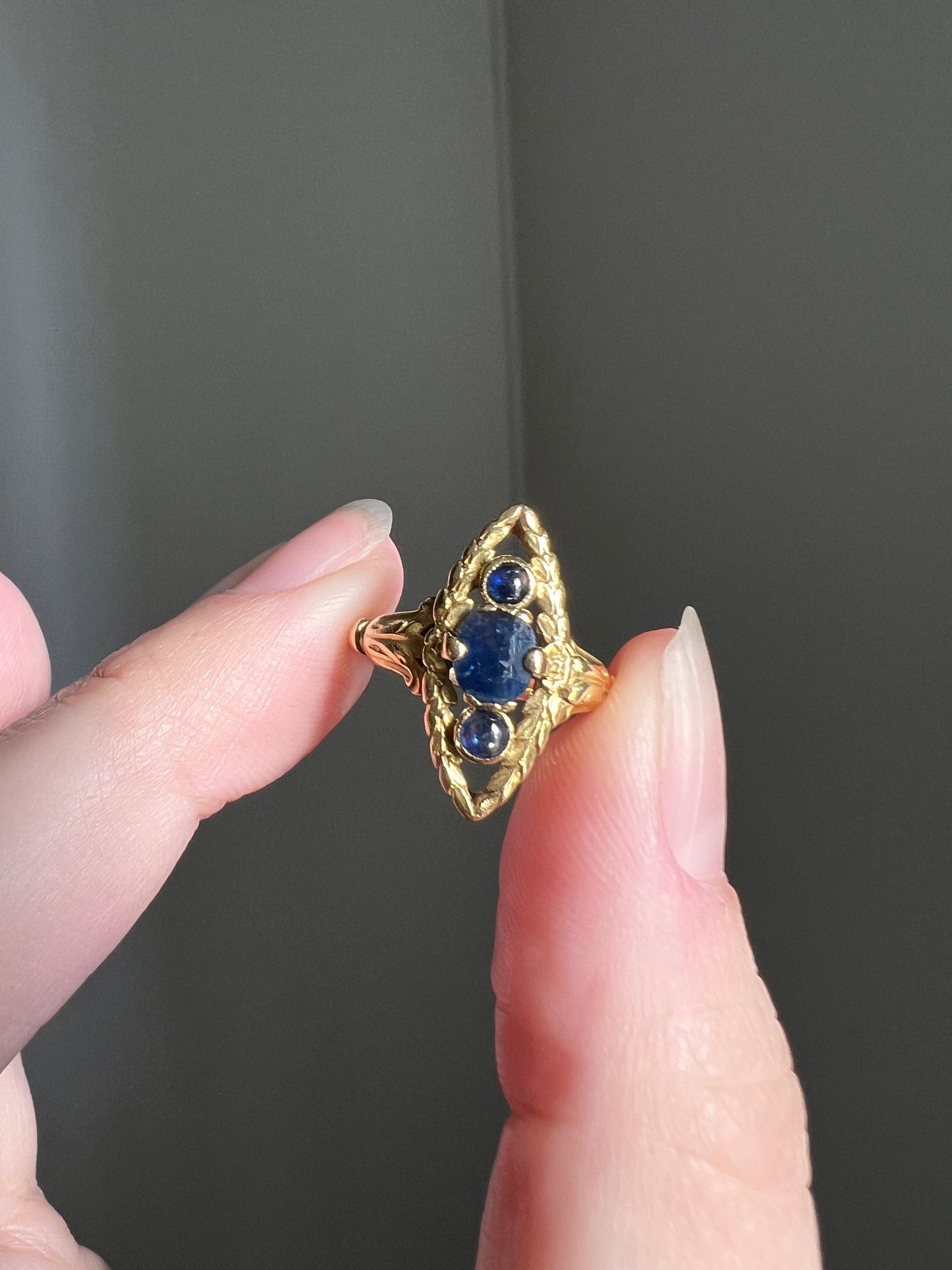 FLORAL Garland French Antique 18k Gold Ring Natural 3 SAPPHIRE FORGET Me NoT Laurel Leaf Halo Art Nouveau Gift Belle Epoque Tulip Shoulders