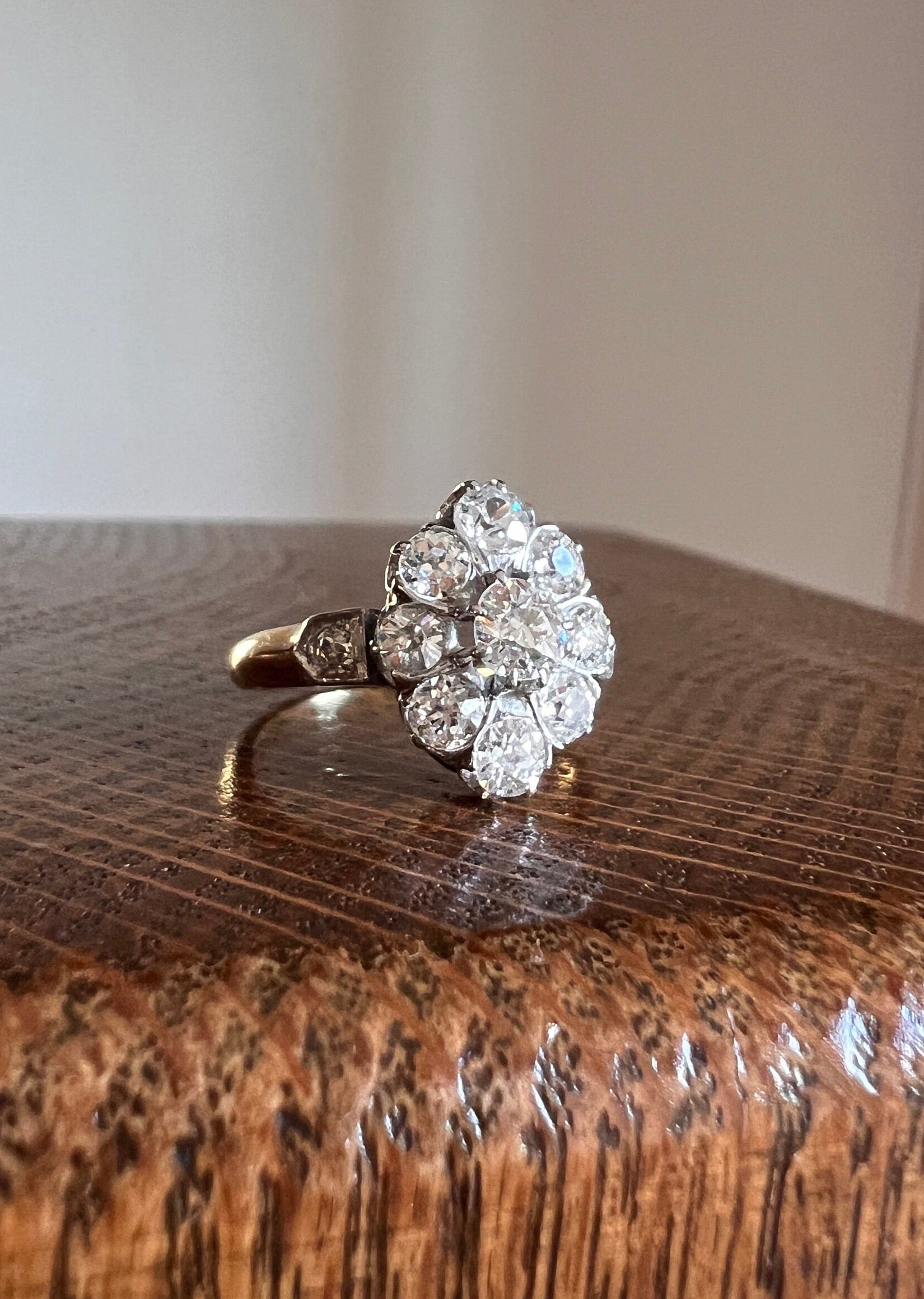 ANTIQUE 1.25 Carat 11 Old Mine Cut DIAMOND Daisy Cluster Ring 18k Gold & PLATiNUM Belle Epoque Romantic Gift OmC Victorian Oval Omc 1 1/4Tdw