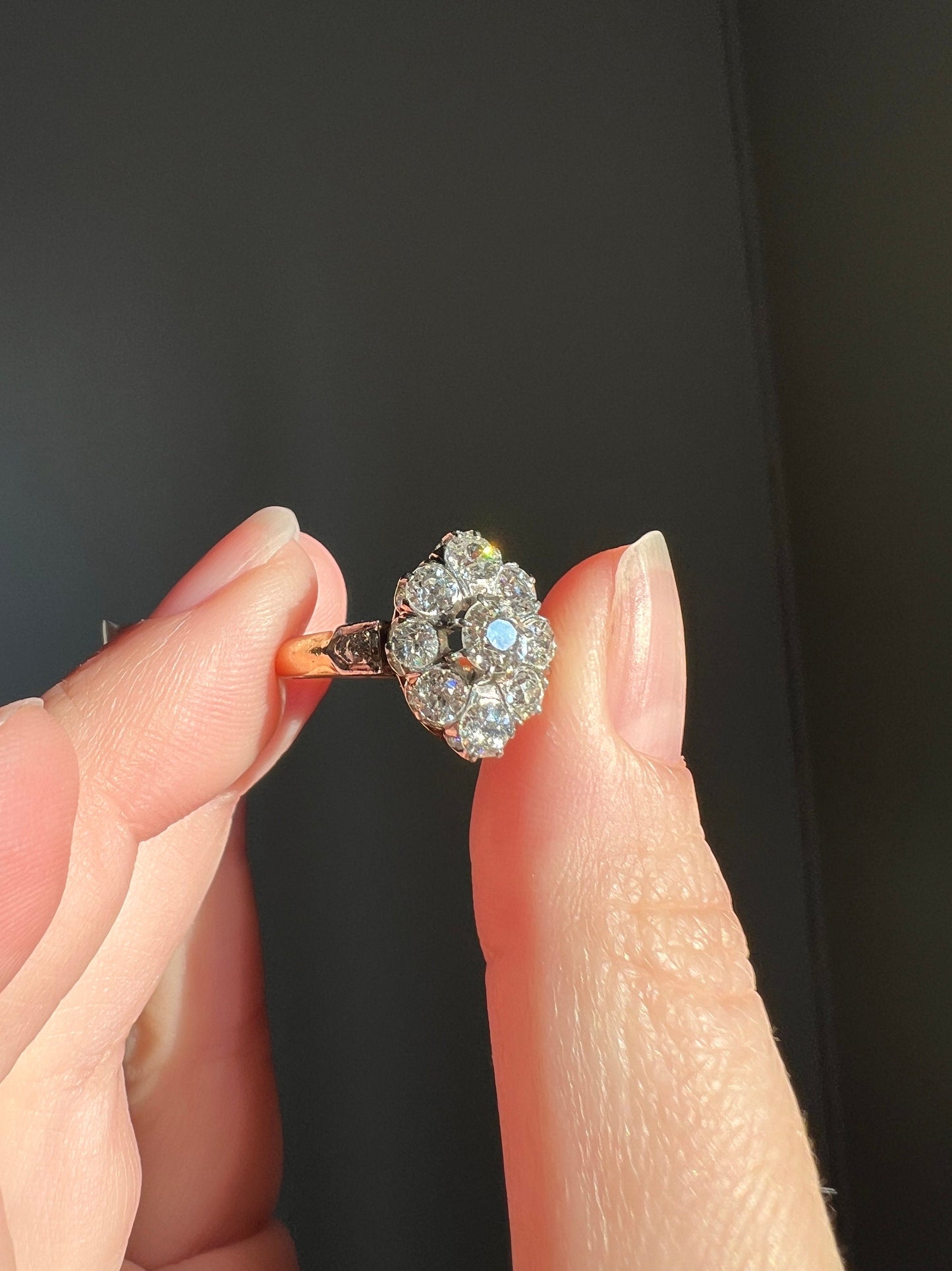 ANTIQUE 1.25 Carat 11 Old Mine Cut DIAMOND Daisy Cluster Ring 18k Gold & PLATiNUM Belle Epoque Romantic Gift OmC Victorian Oval Omc 1 1/4Tdw