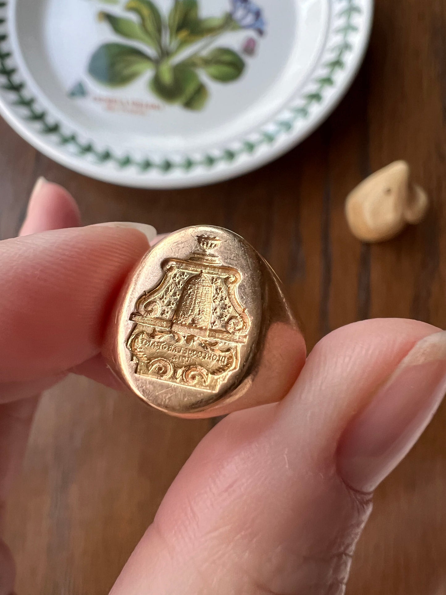 BEEHIVE French Antique Trudon Family Crest Coat of Arms Chunky French SIGNET Ring 9g 18k Gold Old Provenance Teamwork Loyalty Industry Heavy