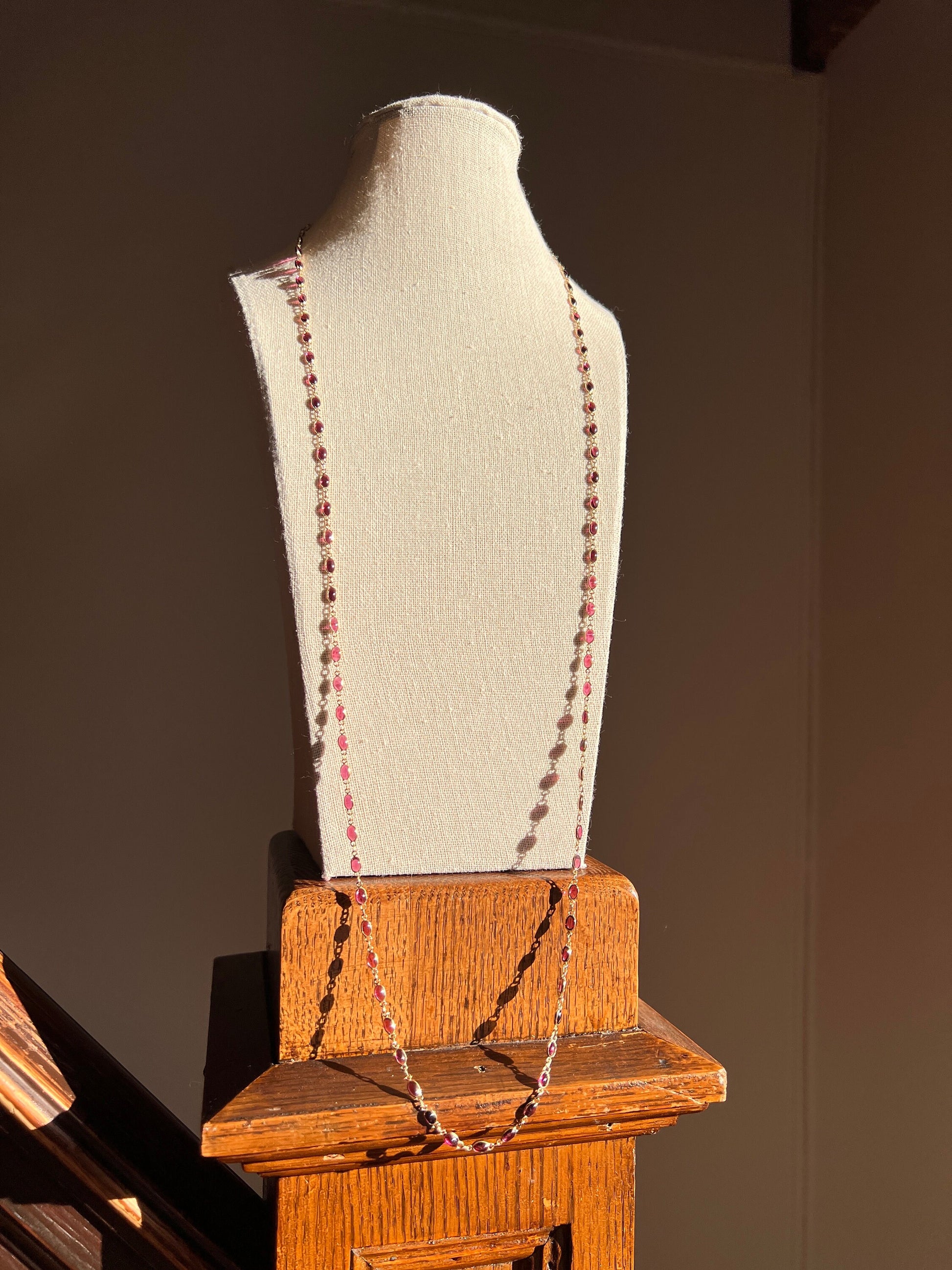 Gorgeous Vintage GARNET Station Chain Long Guard 14k GOLD Necklace Berry Pink Purple Red Oval Cabochon Romantic Gift Neckmess Neckstack Vtg